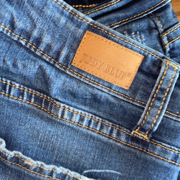 Judy Blue Dark Blue Distressed Denim Shorts with Leopard Details size Medium - Picture 6 of 7